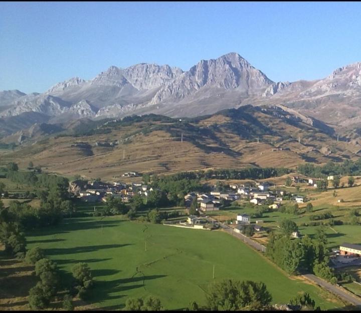Turismo En Babia Bajo Los Nidos San Emiliano Εξωτερικό φωτογραφία