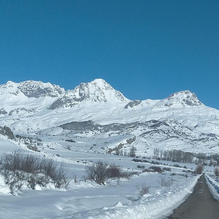 Turismo En Babia Bajo Los Nidos San Emiliano Εξωτερικό φωτογραφία