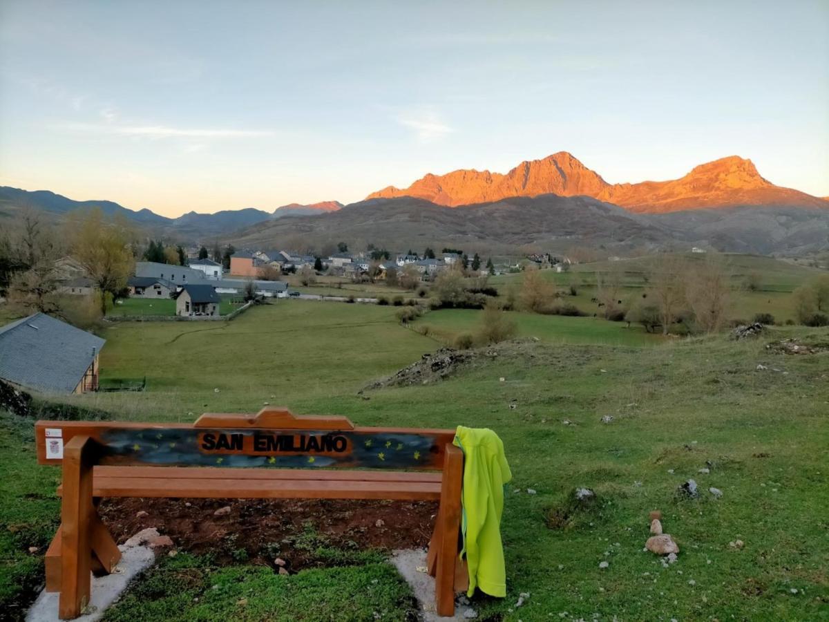 Turismo En Babia Bajo Los Nidos San Emiliano Εξωτερικό φωτογραφία
